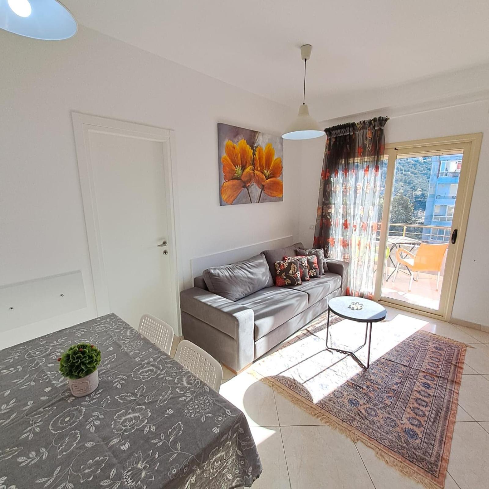 Flowers & Green 2 Bedrooms Apartment & Box Garage Vlorë Buitenkant foto