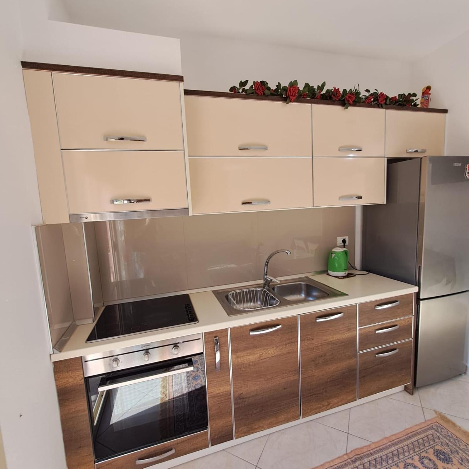 Flowers & Green 2 Bedrooms Apartment & Box Garage Vlorë Buitenkant foto