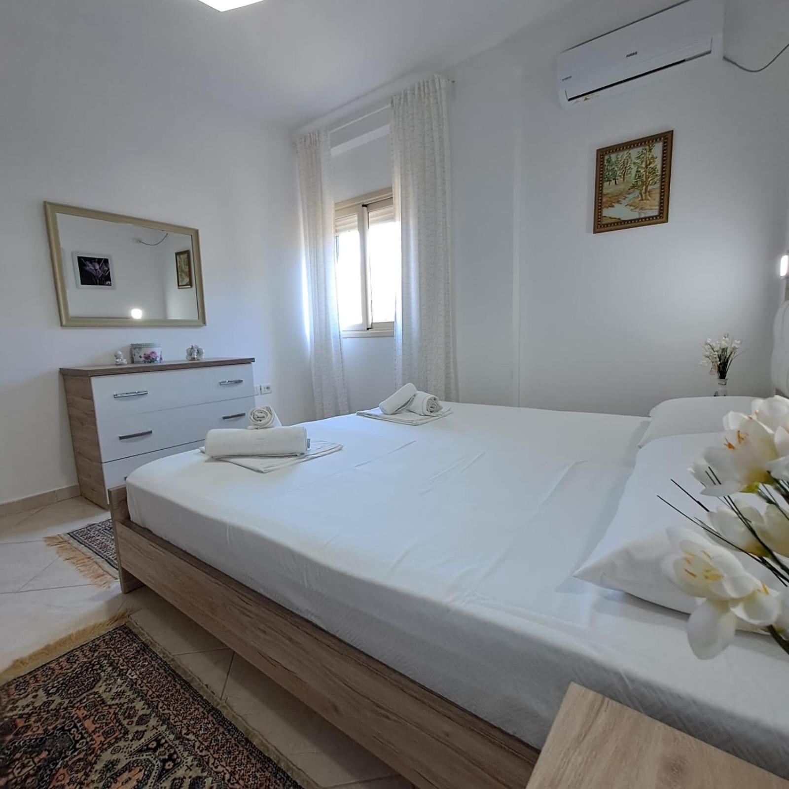 Flowers & Green 2 Bedrooms Apartment & Box Garage Vlorë Buitenkant foto