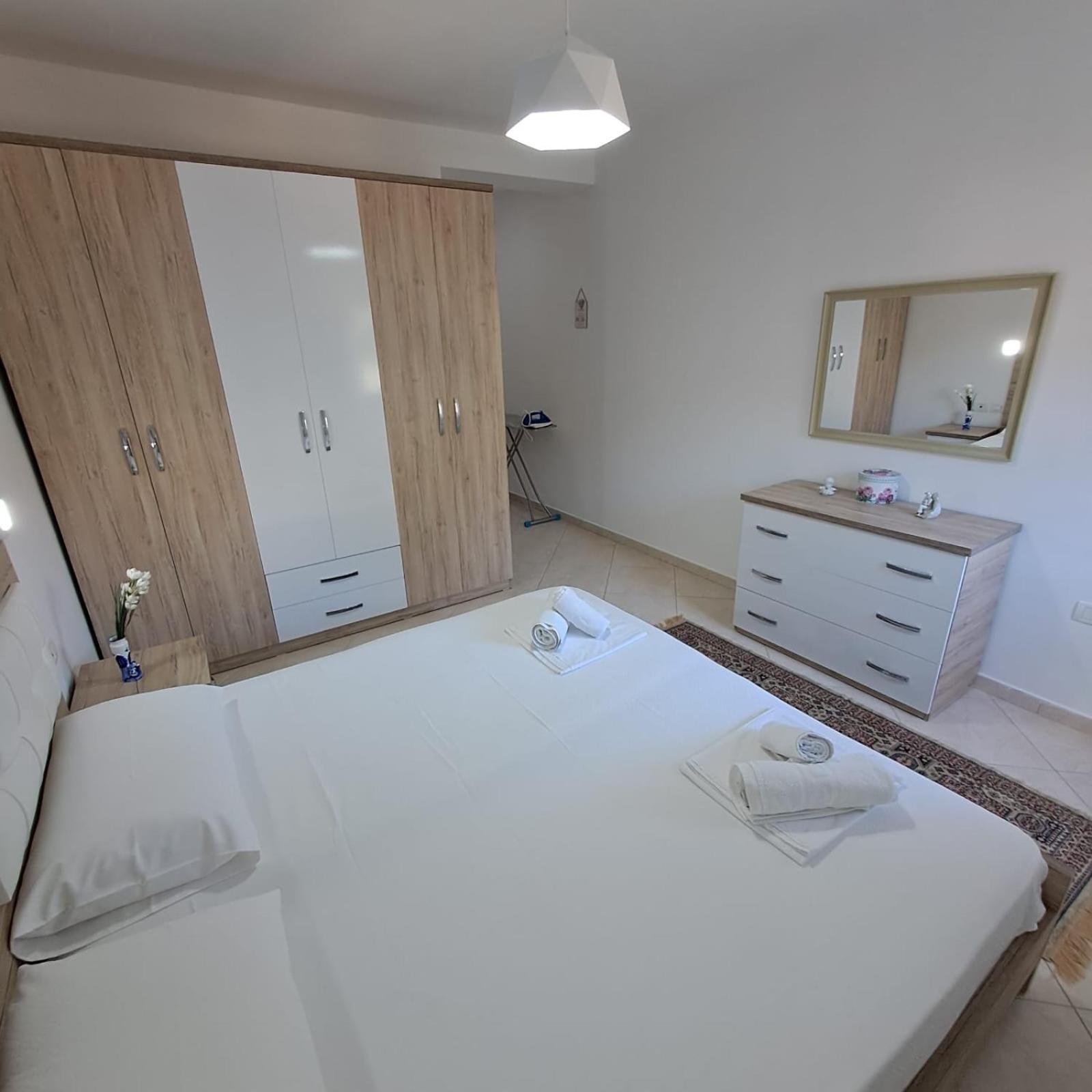 Flowers & Green 2 Bedrooms Apartment & Box Garage Vlorë Buitenkant foto