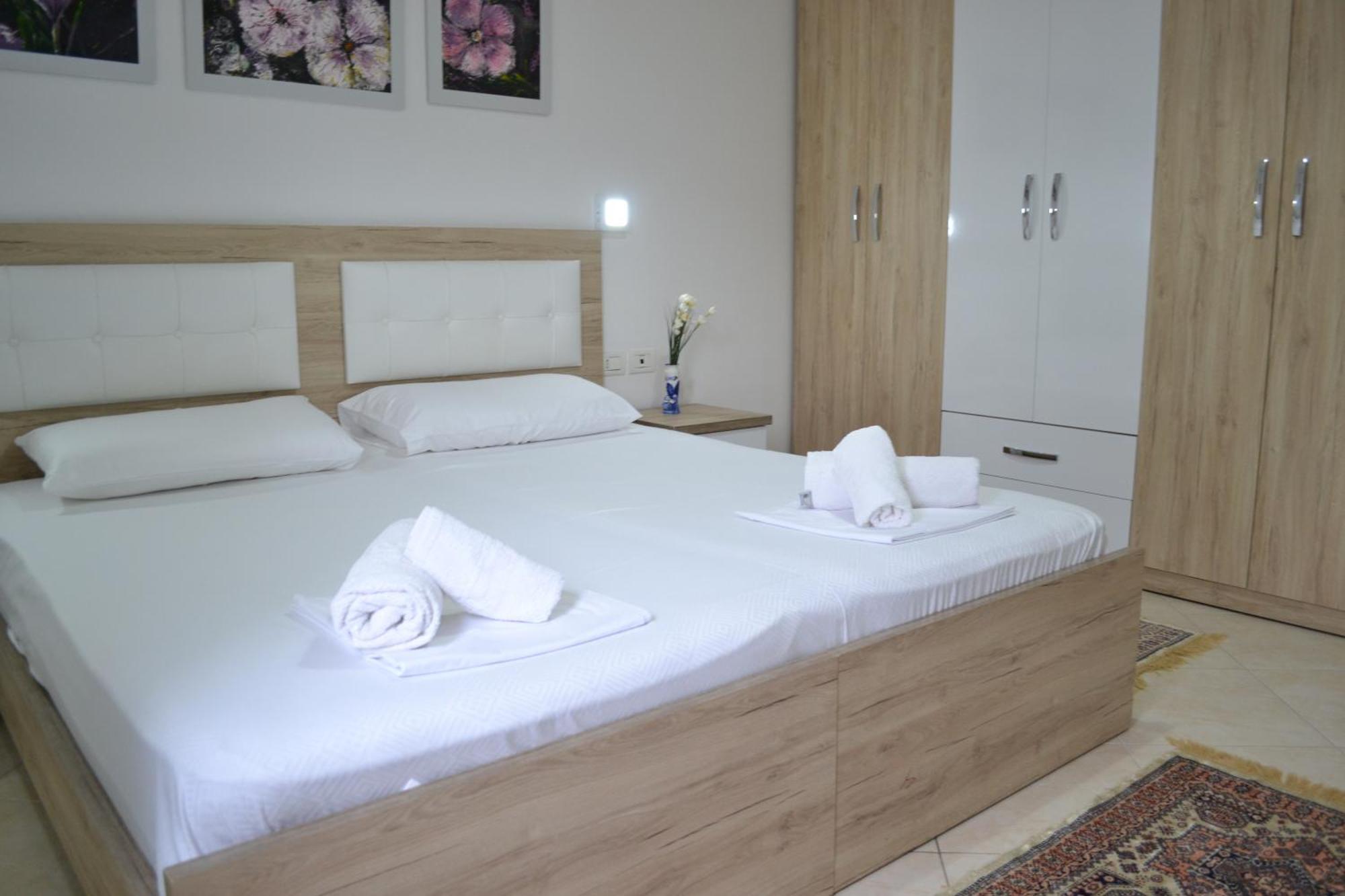 Flowers & Green 2 Bedrooms Apartment & Box Garage Vlorë Buitenkant foto