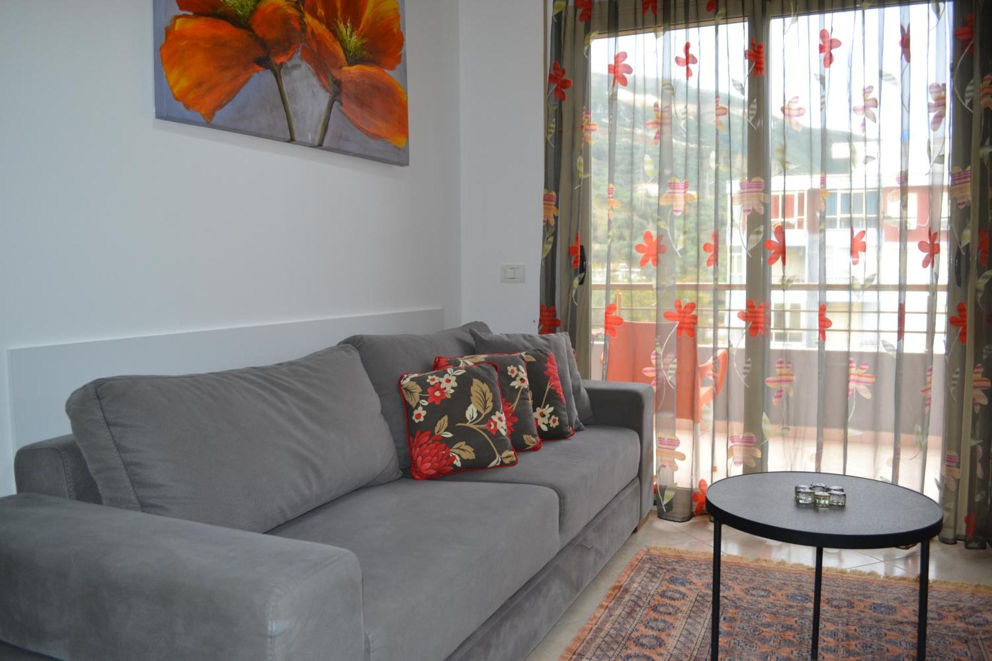 Flowers & Green 2 Bedrooms Apartment & Box Garage Vlorë Buitenkant foto